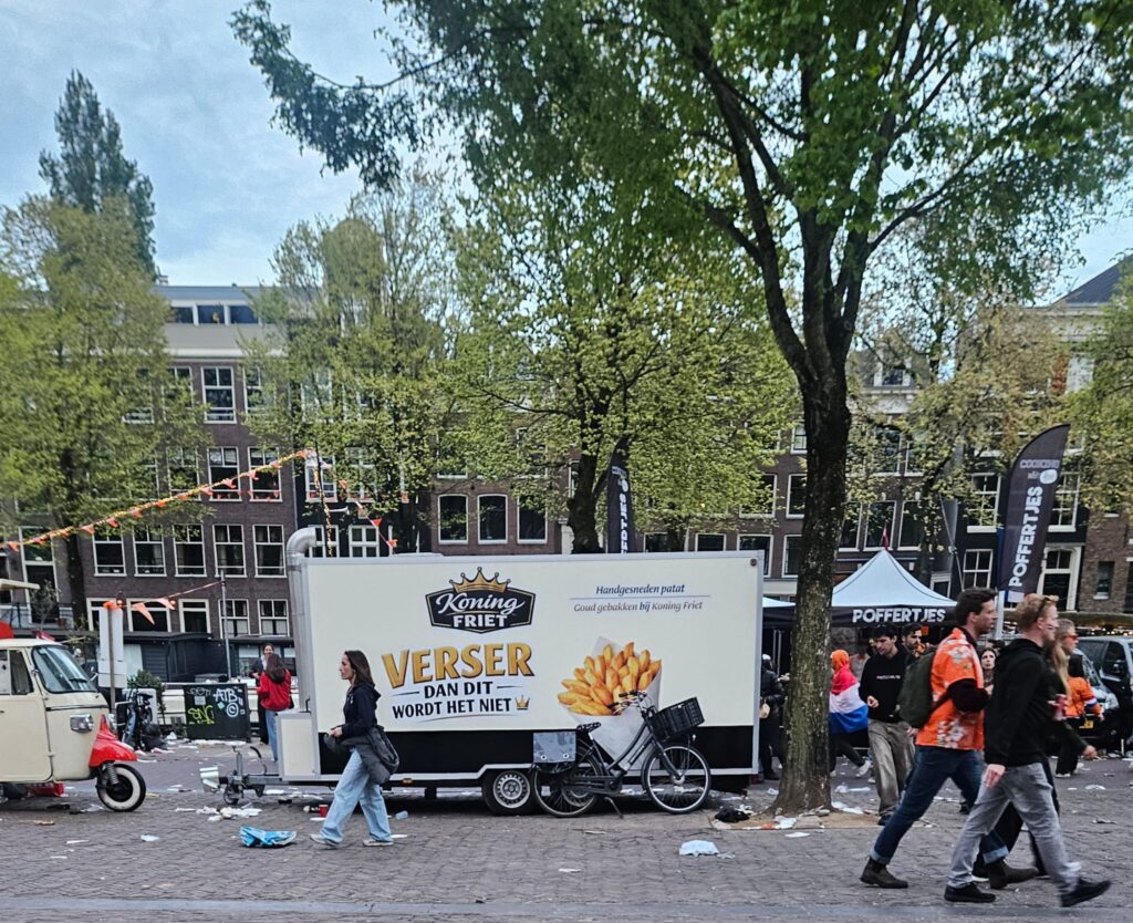 Onze vuurdoop op Koningsdag, Noordermarkt Jordaan 27 april 2026